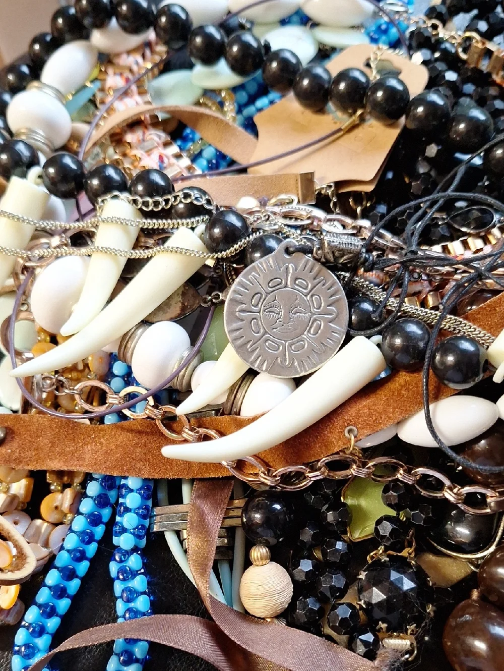 40 LOT NECKLACES & BRACELETS Bundles Bohemian Hippie FLIRT GREAT Variety